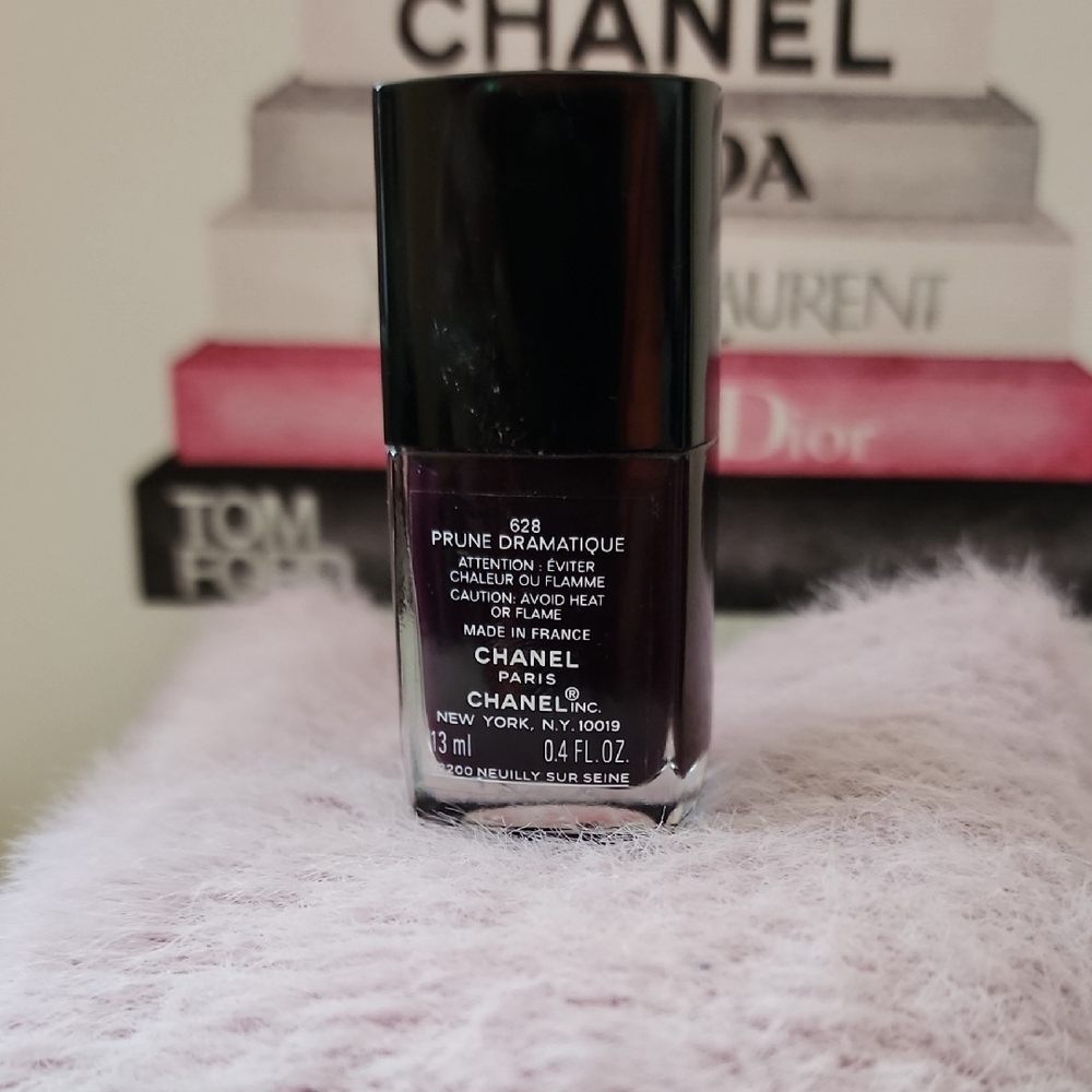 CHANEL Le Vernis in Rich Purple - Picture 2 of 2